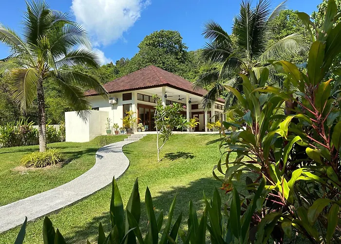 Villa Meranti - Spacious Private Pool Villa Pantai Cenang 