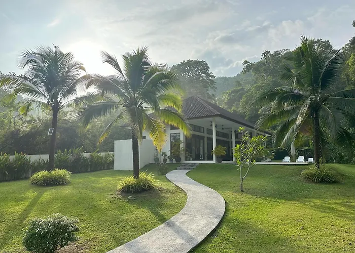Villa Meranti - Spacious Private Pool Villa Pantai Cenang 